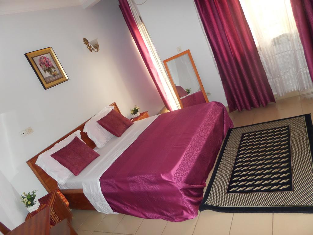 Toundalia Residence Yaounde Bagian luar foto