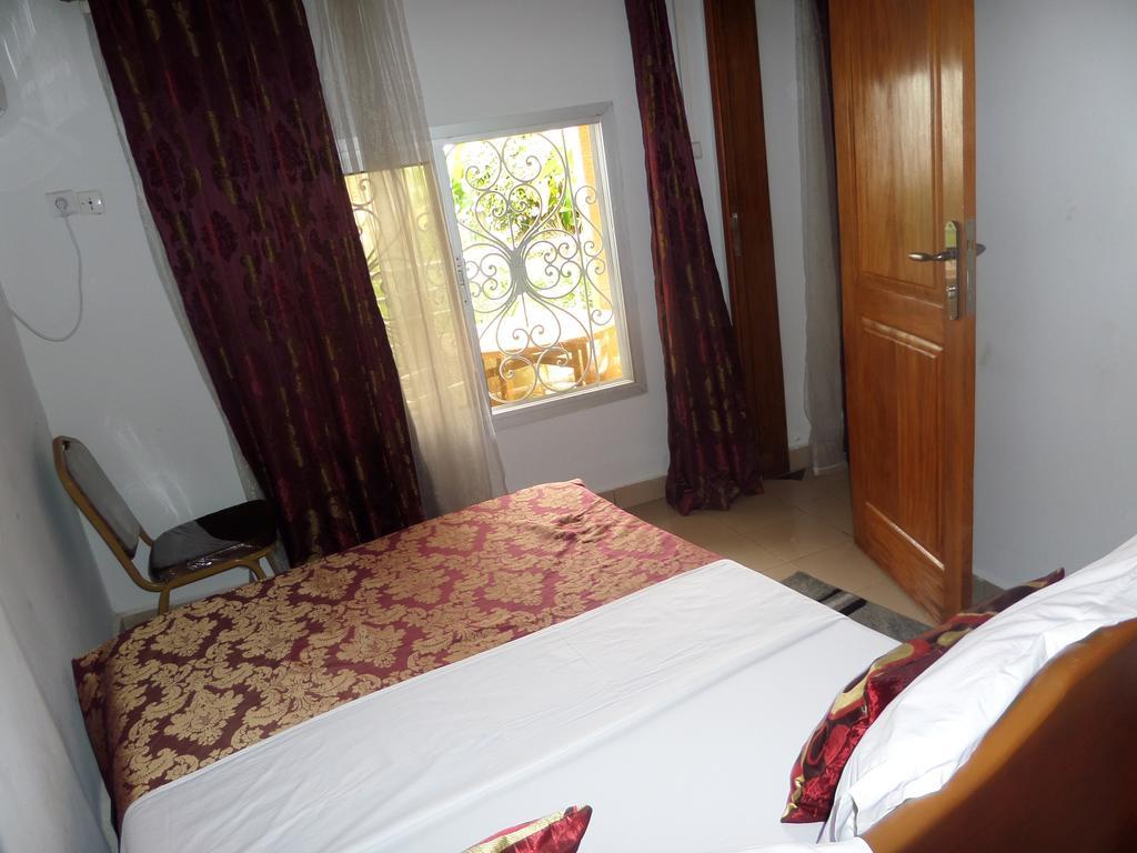 Toundalia Residence Yaounde Bagian luar foto
