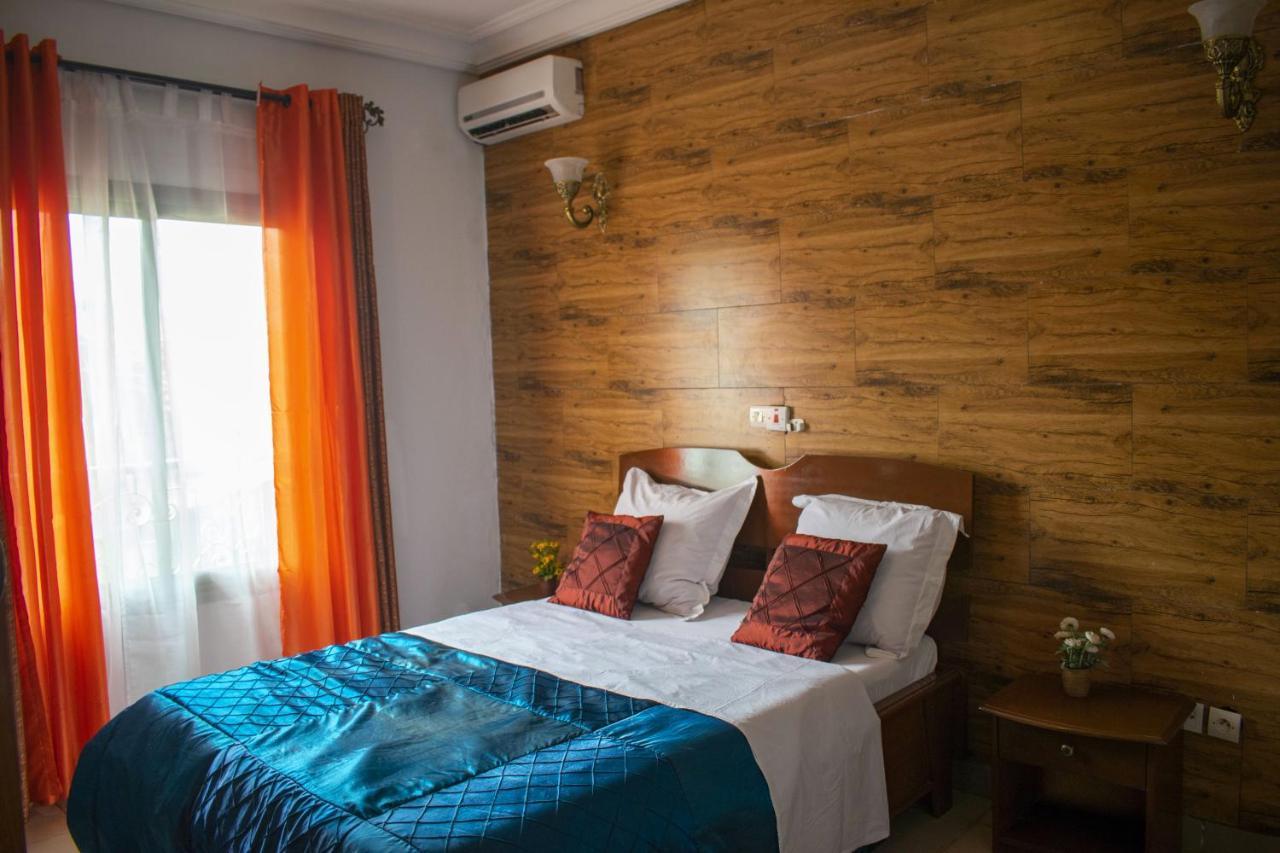 Toundalia Residence Yaounde Bagian luar foto