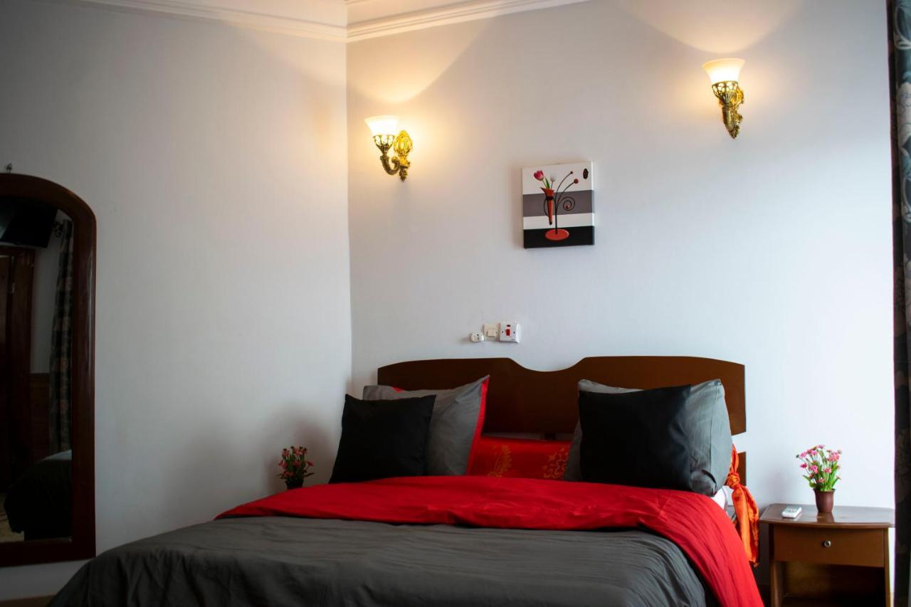 Toundalia Residence Yaounde Bagian luar foto